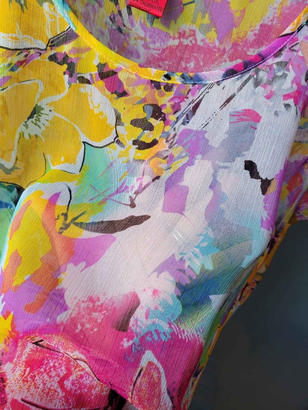 Cristina vibrant, Multi-colored Floral print Short Sleeve Top Med Ruffled - Picture 8 of 9